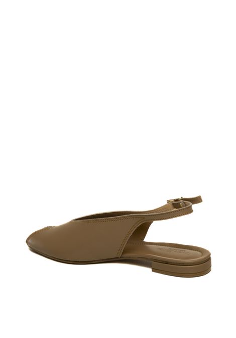  LAUREN HUTTON | D15SASSY-TAUPE